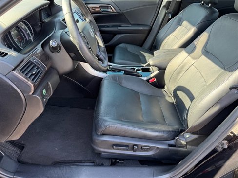 Used 2016 Honda Accord Touring image 8