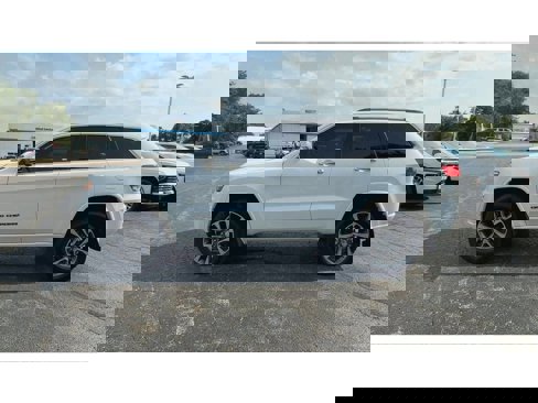 Used 2018 Jeep Grand Cherokee Overland image 40