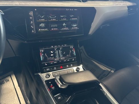 Used 2021 Audi e-tron Premium w/ Convenience Plus Package image 22