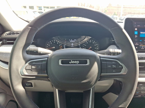 Certified 2022 Jeep Compass Latitude image 18