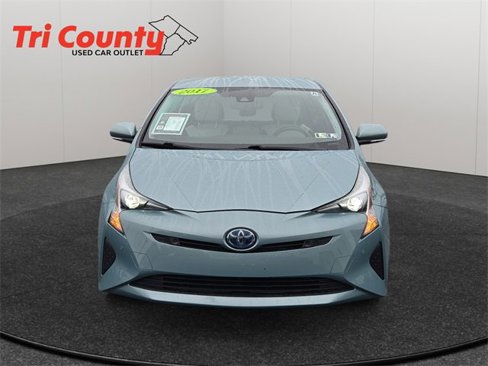 Used 2017 Toyota Prius Four image 2