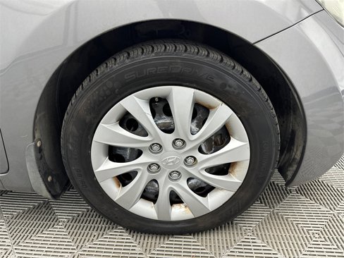 Used 2013 Hyundai Elantra GLS image 12