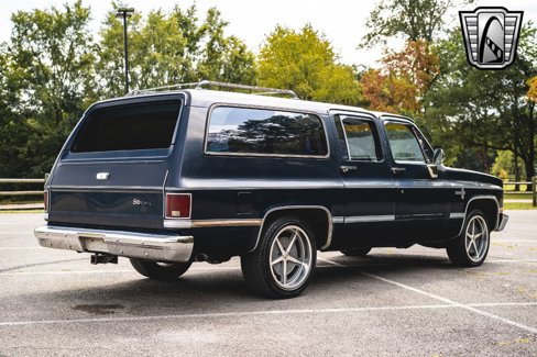 Used 1985 Chevrolet Suburban 2WD image 6