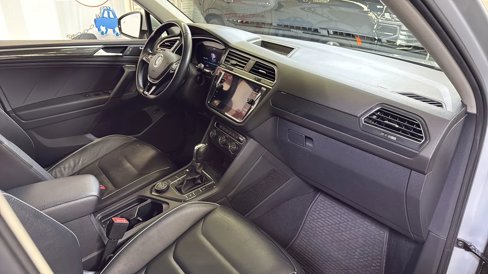 Used 2019 Volkswagen Tiguan SEL Premium w/ 3rd Row Seat Package image 25