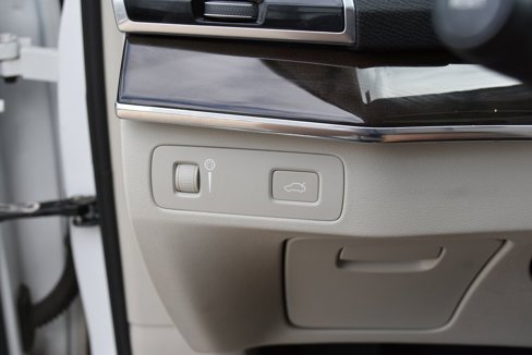 Used 2018 Volvo XC90 T6 Momentum w/ Convenience Package image 26