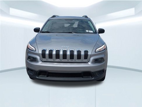Used 2016 Jeep Cherokee Sport image 11