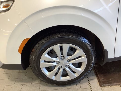Used 2022 Kia Soul LX image 18