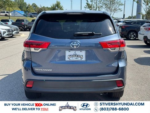 Used 2017 Toyota Highlander LE image 11