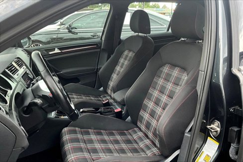 Used 2015 Volkswagen Golf S image 23