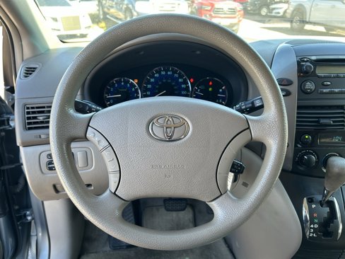 Used 2010 Toyota Sienna LE image 11