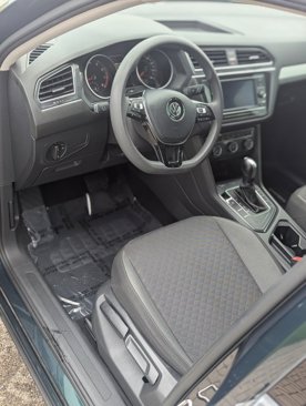 Used 2018 Volkswagen Tiguan S image 10