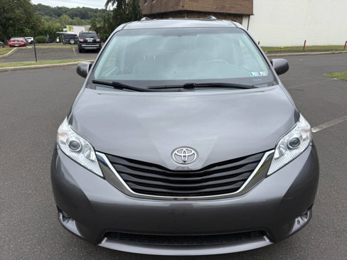 Used 2015 Toyota Sienna XLE Premium image 3