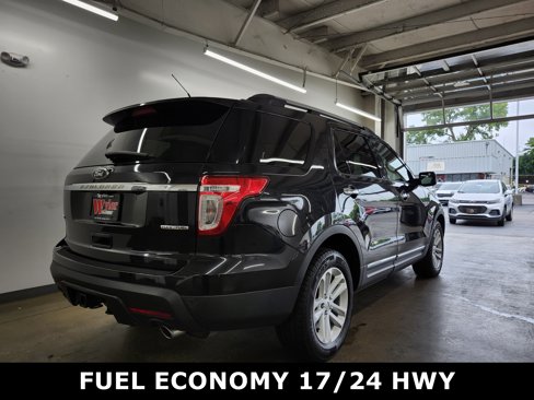 Used 2014 Ford Explorer XLT w/ Equipment Group 202A image 3