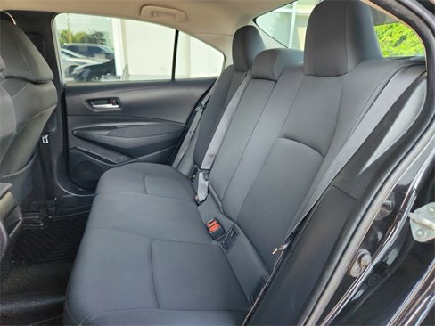 Used 2021 Toyota Corolla LE image 19