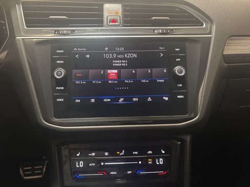 Used 2022 Volkswagen Tiguan SEL R-Line image 14