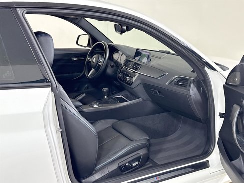 Used 2018 BMW M2 image 26