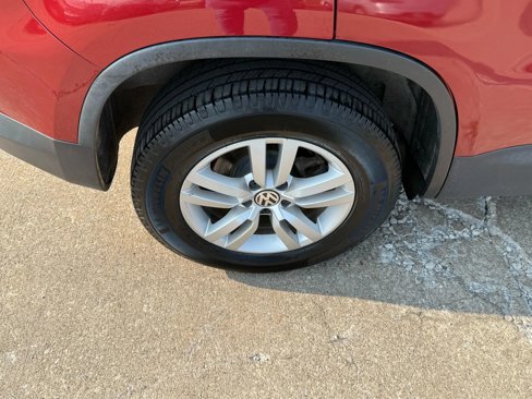 Used 2016 Volkswagen Tiguan S image 49