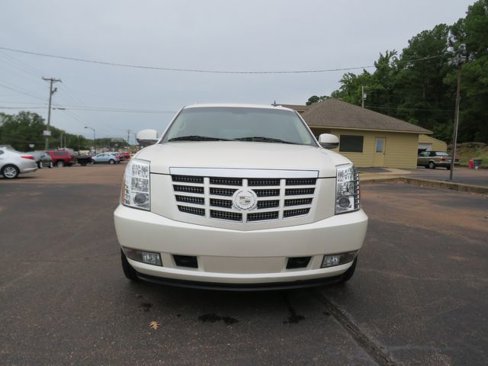 Used 2011 Cadillac Escalade ESV Premium image 5