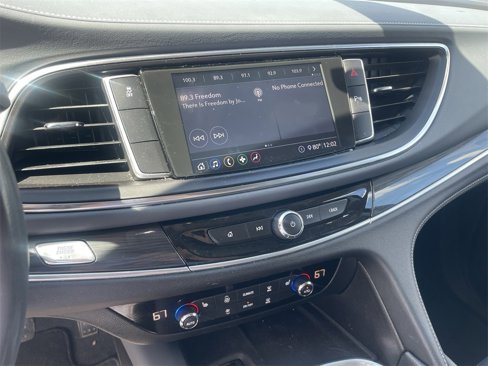 Used 2020 Buick Enclave Essence image 19