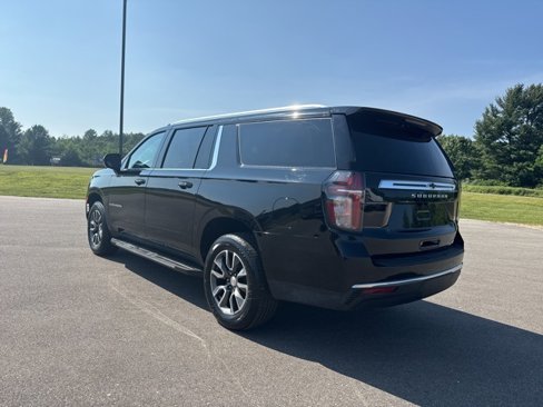 Used 2021 Chevrolet Suburban LT image 3