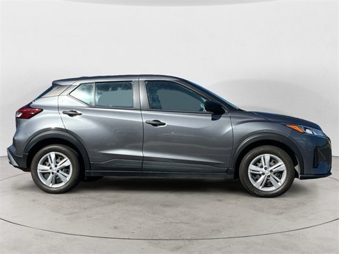 Used 2022 Nissan Kicks S image 7