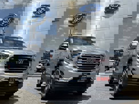 Used 2019 GMC Terrain SLT w/ Preferred Package image 3