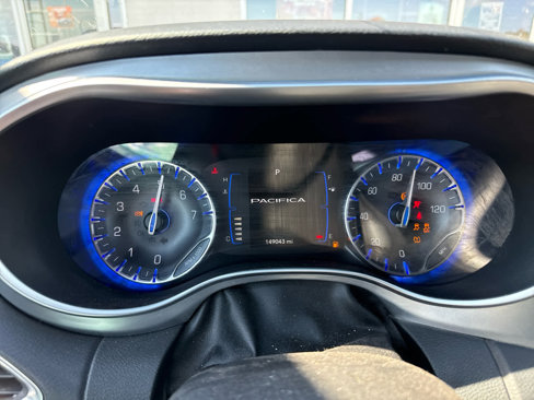 Used 2019 Chrysler Pacifica Touring Plus w/ S Appearance Package image 9