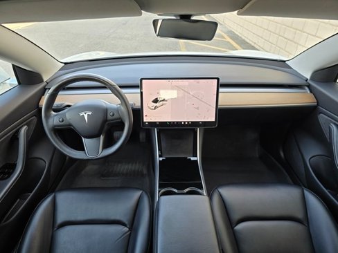 Used 2020 Tesla Model 3 Performance image 3
