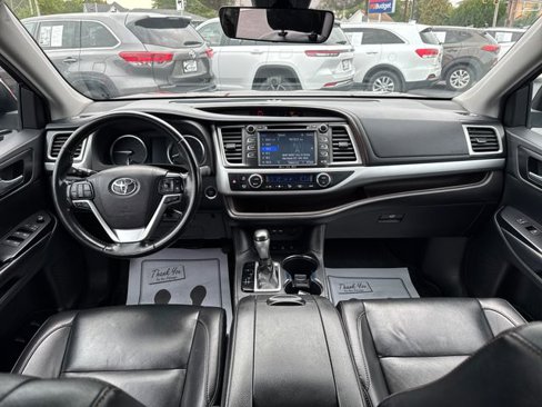 Used 2019 Toyota Highlander XLE image 15