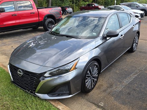 Used 2024 Nissan Altima 2.5 SV image 3