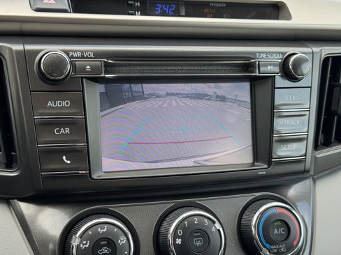 Used 2015 Toyota RAV4 LE image 22
