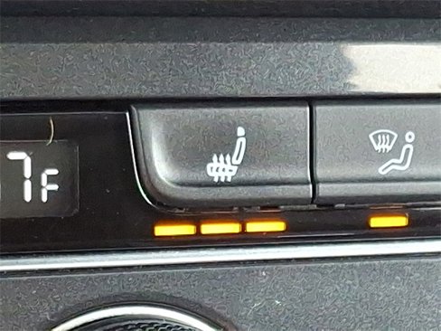Used 2018 Volkswagen Tiguan SEL image 25