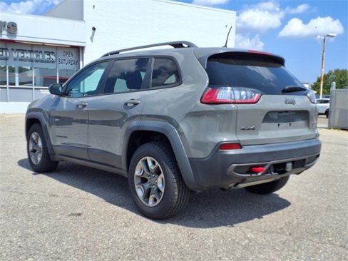 Used 2019 Jeep Cherokee Trailhawk w/ Cold Weather Group image 9