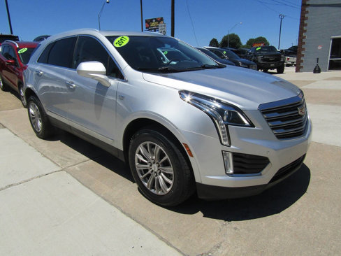 Used 2017 Cadillac XT5 Luxury image 2