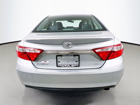 Used 2017 Toyota Camry SE image 6