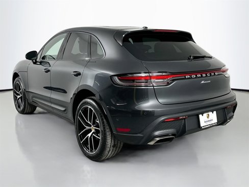 Used 2025 Porsche Macan image 3