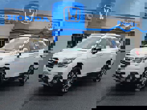 Used 2018 Subaru Outback 2.5i Limited image 1