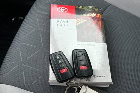 Used 2019 Toyota RAV4 XLE image 11