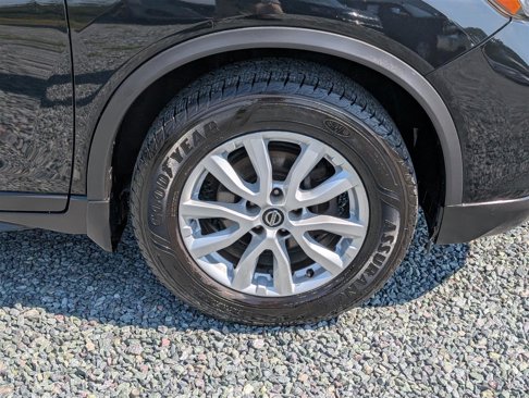 Used 2018 Nissan Rogue SV image 9