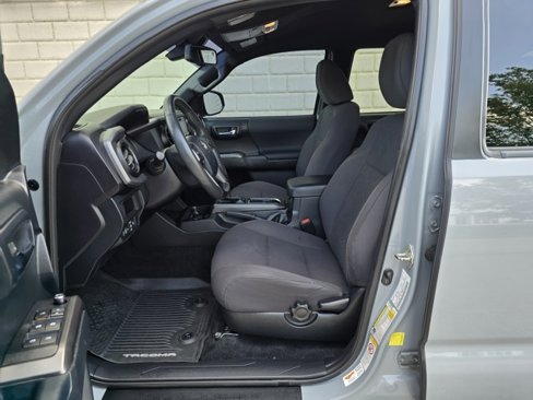 Used 2018 Toyota Tacoma TRD Sport image 43