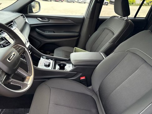 New 2025 Jeep Grand Cherokee Laredo X w/ Luxury Tech Group I image 13