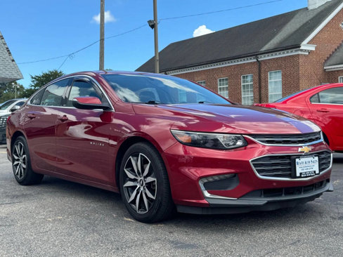 Used 2017 Chevrolet Malibu LT w/ Leather Package image 4