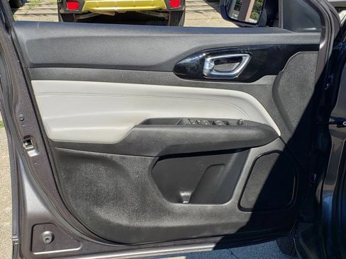 Certified 2022 Jeep Compass Limited image 7
