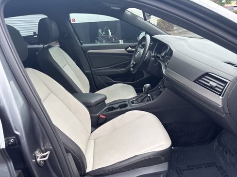 Certified 2021 Volkswagen Jetta R-Line image 8