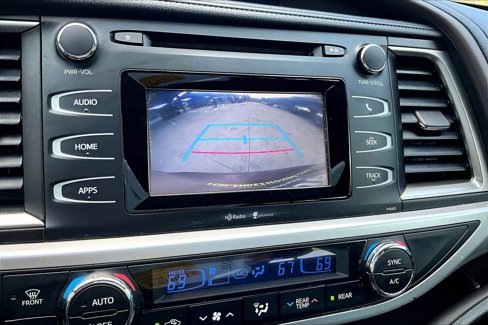 Used 2015 Toyota Highlander LE image 26