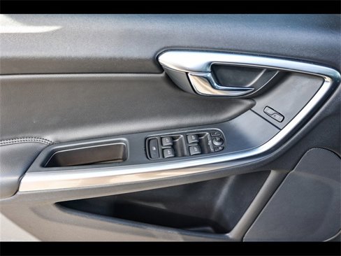 Used 2018 Volvo V60 T5 Cross Country w/ Convenience Package image 21