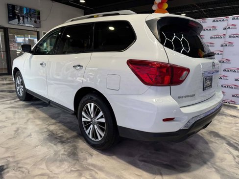 Used 2019 Nissan Pathfinder SV image 10