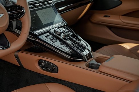 New 2025 Aston Martin V8 Vantage Coupe image 18