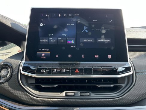 New 2025 Jeep Compass Latitude w/ Altitude Special Edition image 17
