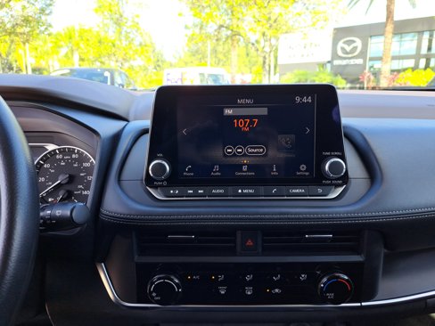 Used 2023 Nissan Rogue S image 12